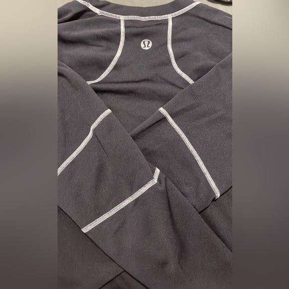 Lululemon women’s medium shirt - Picture 1 of 3